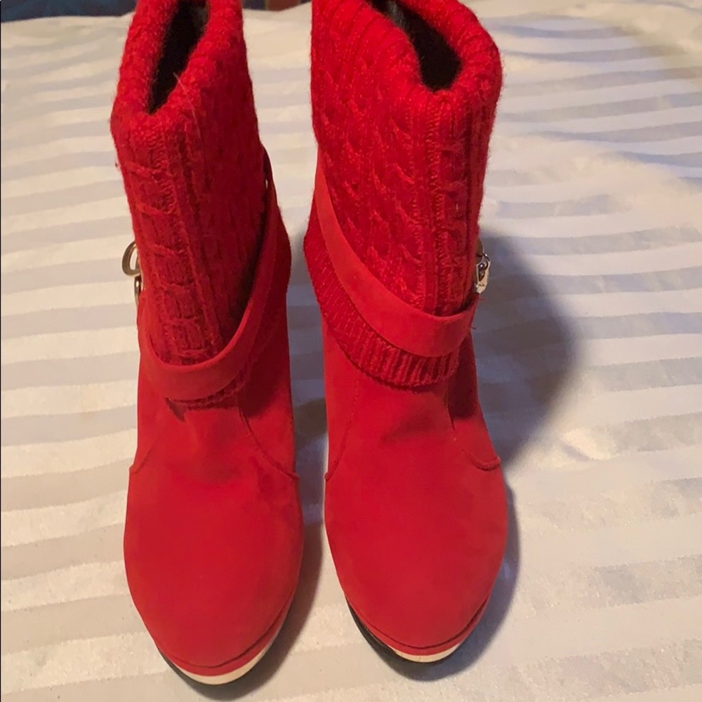 Red boots - Picture 2 of 4